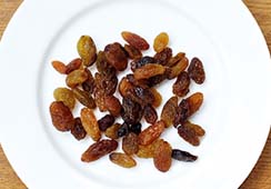 2 tablespoons of raisins