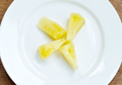 1/4 medium slice of pineapple